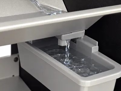 Bac amovible qui se remplit d'eau sous une tablette Rakabot